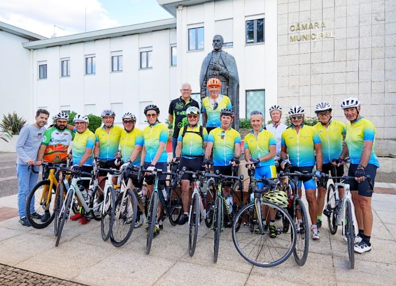 oleiros-recebeu-visita-de-ciclistas-da-vila-francesa-csaint-doulchardc-com-quem-y-geminada