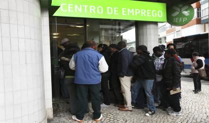Emprego: Três em cada dez portugueses dispostos a procurar emprego noutro país - estudo