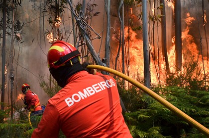 Incêndios: Dez fogos em curso às 23:45 - Proteção Civil