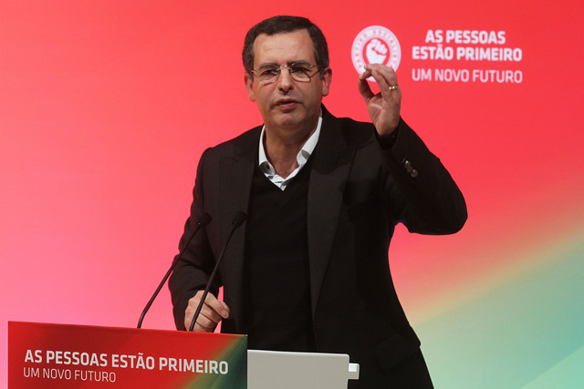 1.º Maio: Seguro desafia Passos Coelho a 