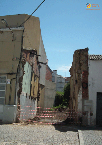 Castelo Branco: Paulo Moradias acusa autarquia de "crime cultural". Câmara afirma que casa não estava sinalizada.