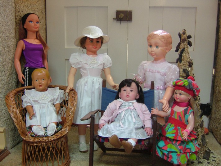 Penamacor expõe bonecas na Biblioteca Municipal
