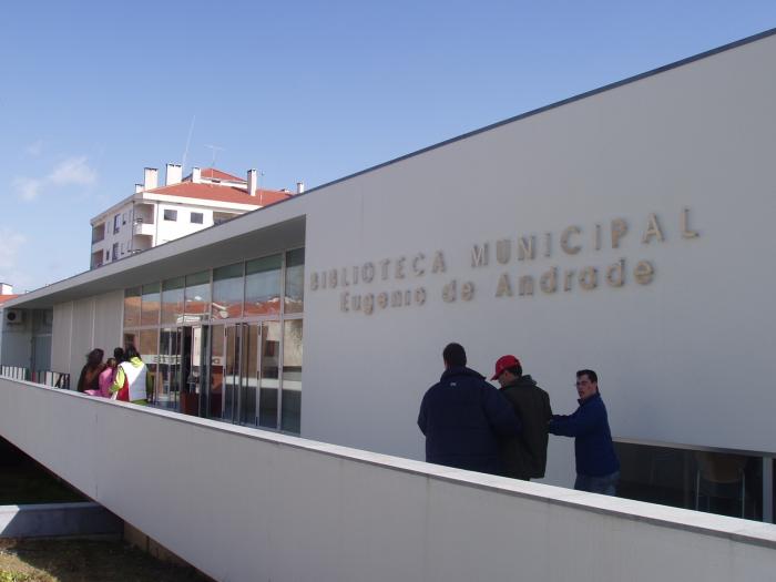 Fundão apresenta livro "Exílios" na Biblioteca Municipal