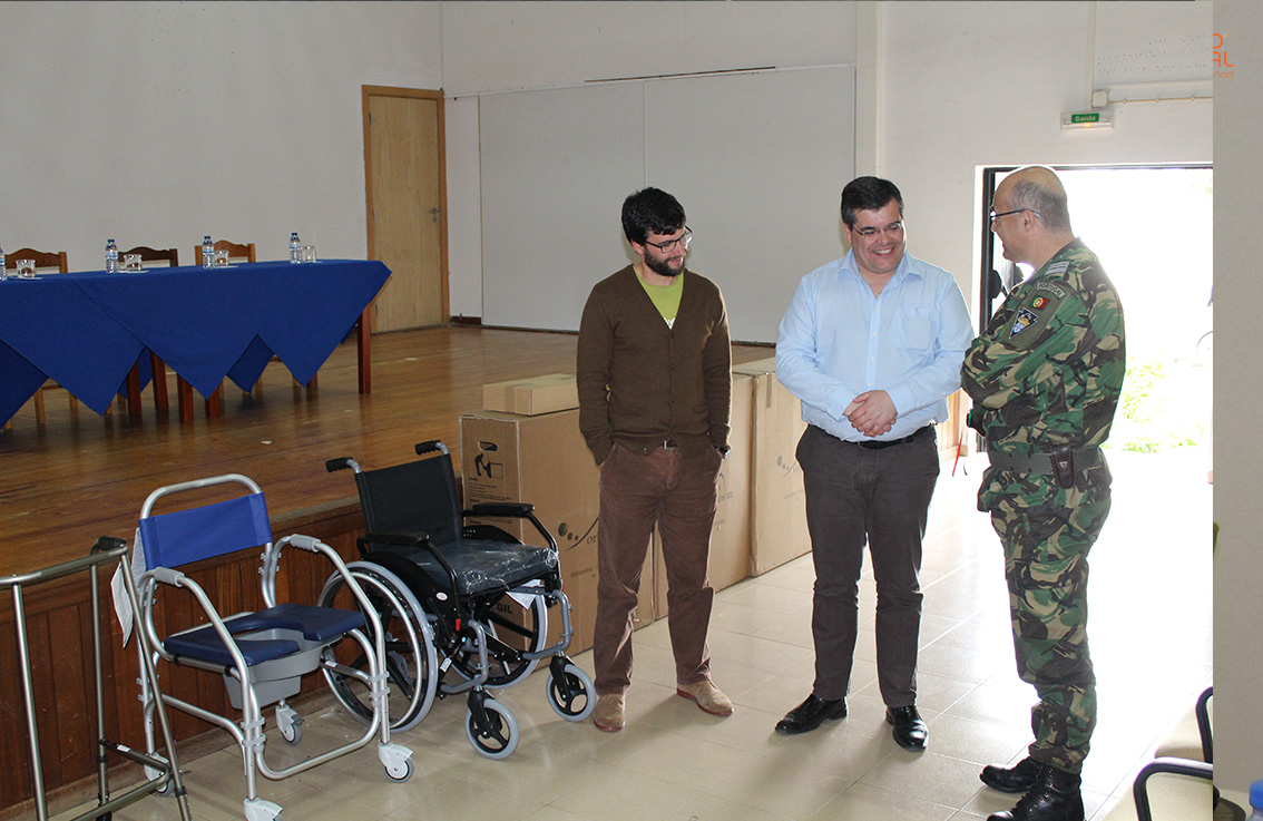 Vila de Rei: Militares doam de material ortopédico à população