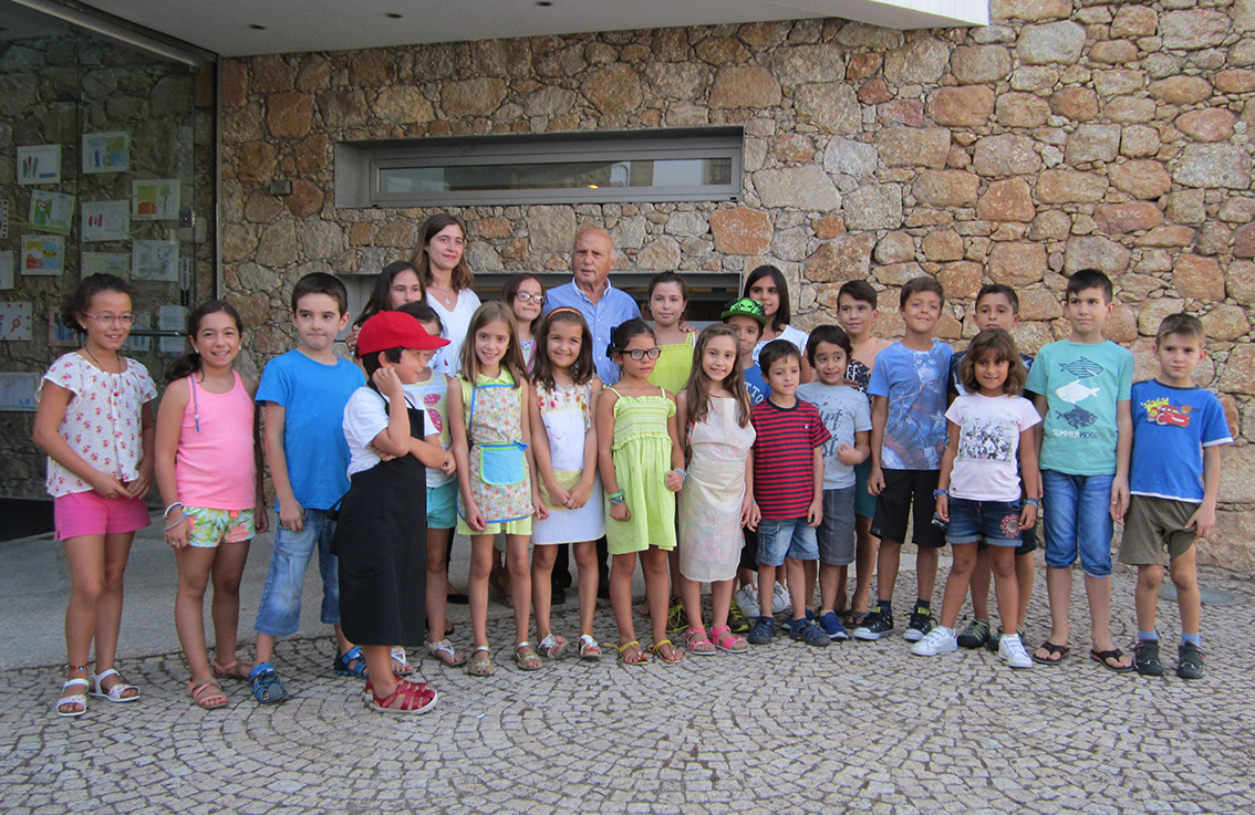 Castelo Branco: Mestre Cargaleiro com pequenos artistas no Museu