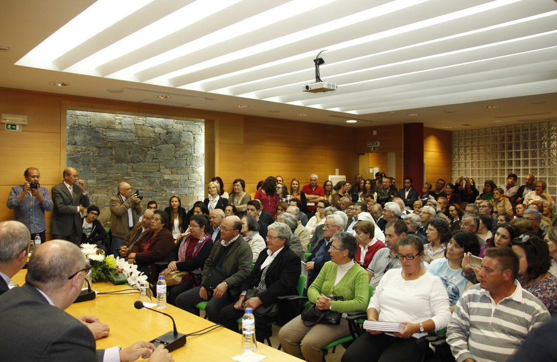 Oleiros: Apresentação de livro sobre o Luto encheu auditório