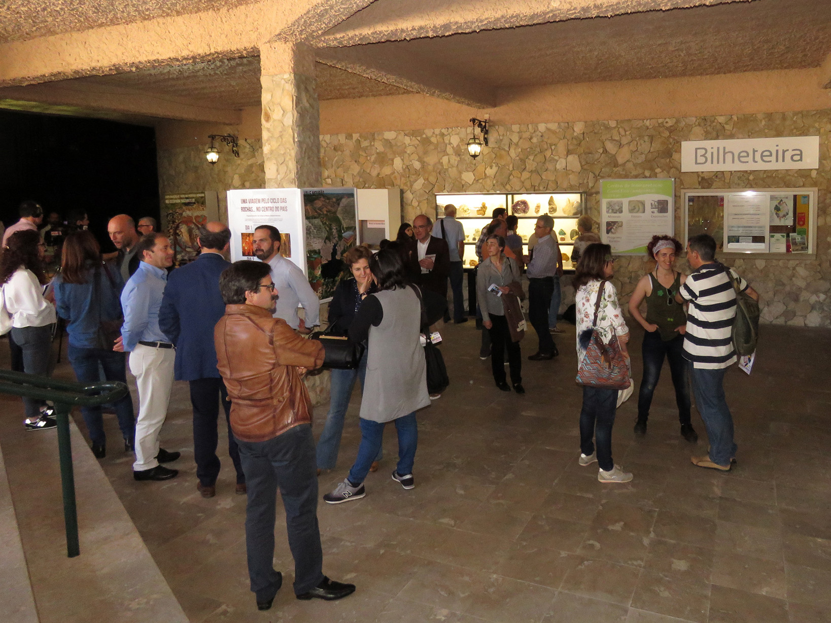 Geopark Naturtejo expõe Geodiversidade nas Grutas da Moeda