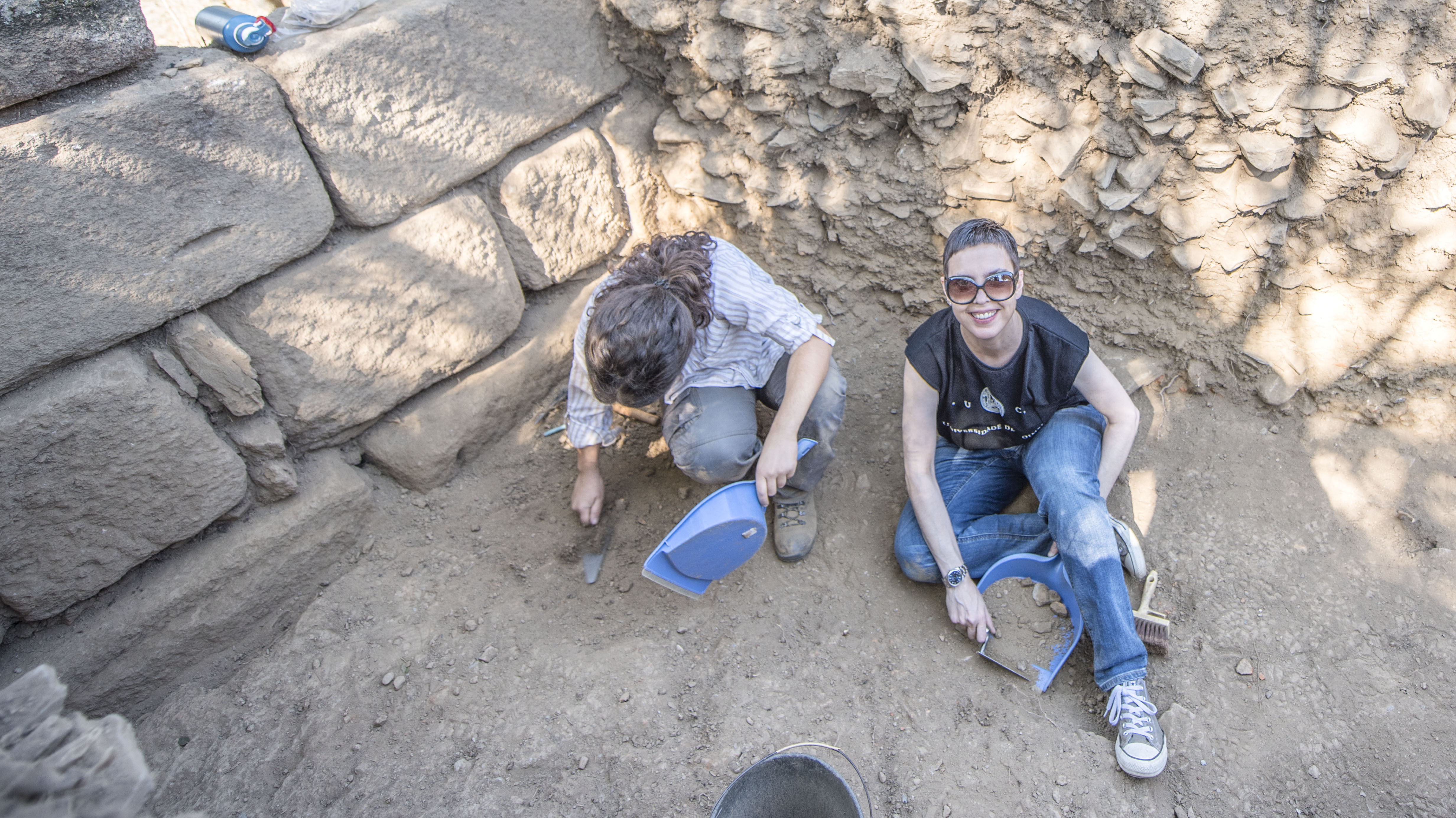 Adriana Calcanhotto participa em escavações arqueológicas em Idanha-a-Velha