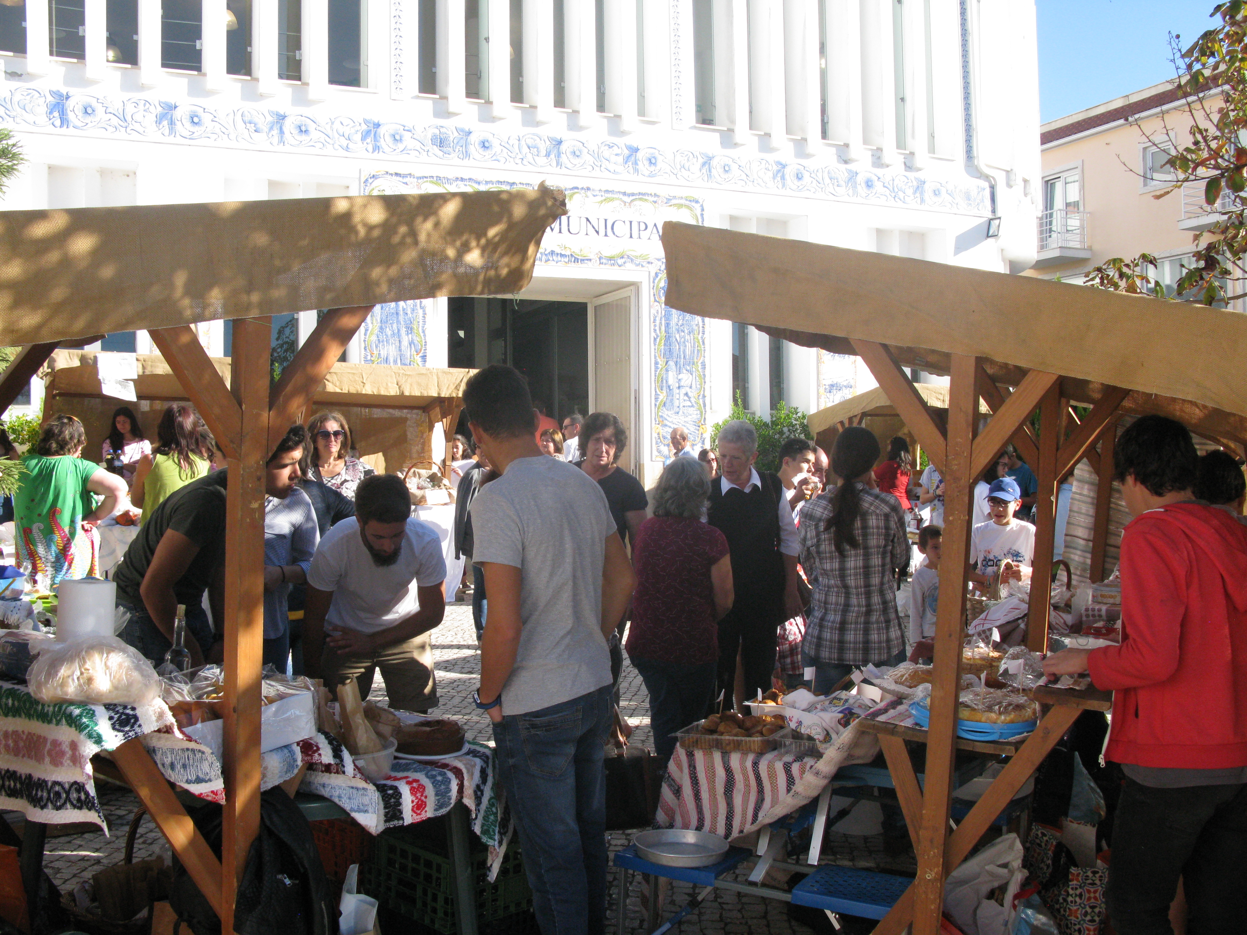 Vila de Rei: “VII Mercadinho dos Santos” dinamiza Mercado Municipal