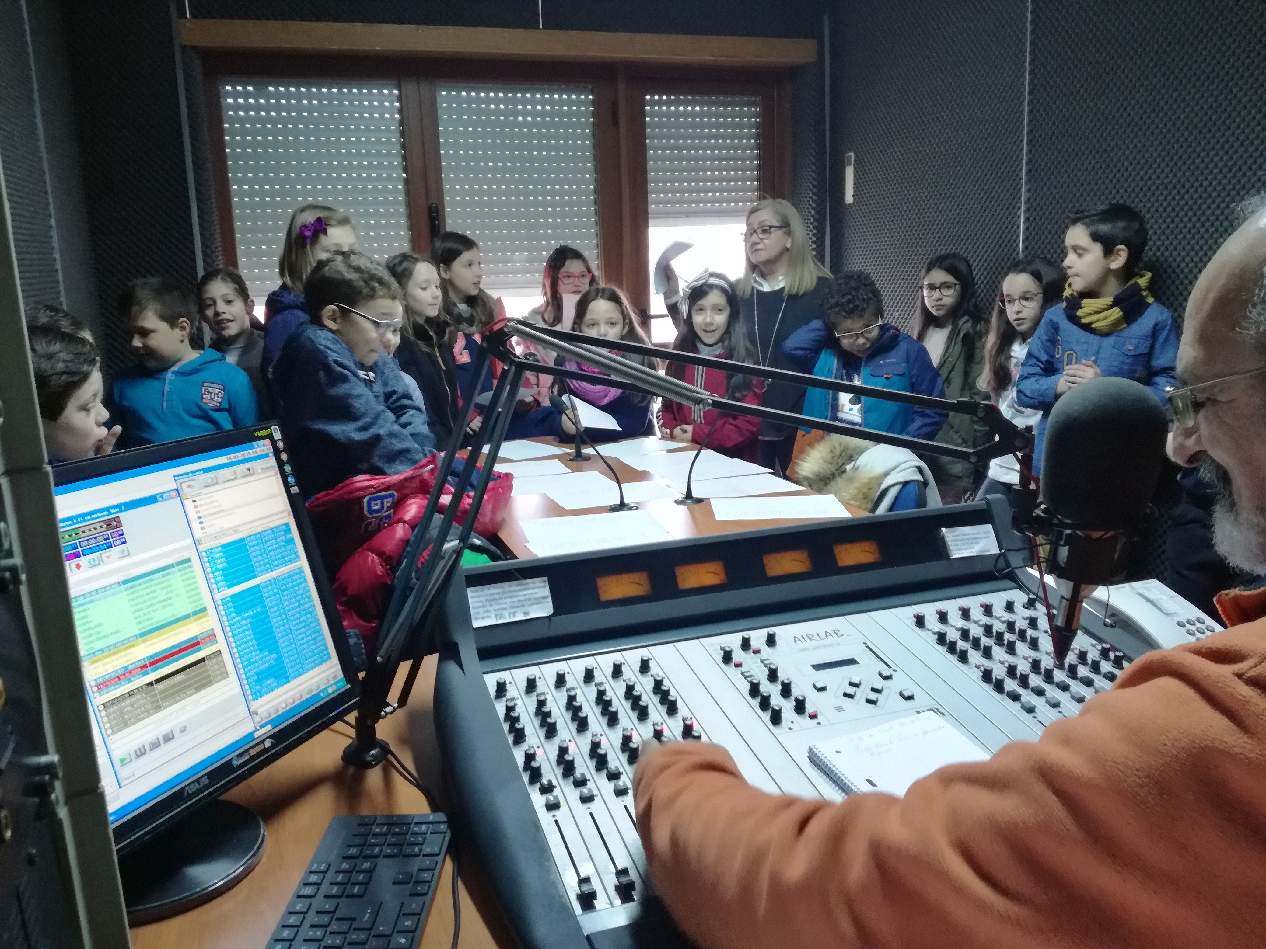 Castelo Branco: Alunos assinalam o Dia da Rádio com visita à Rádio Castelo Branco