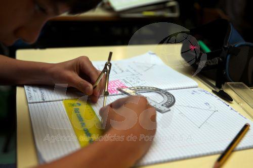 Mais de metade dos alunos do 9º ano obteve nota negativa no exame de matemática