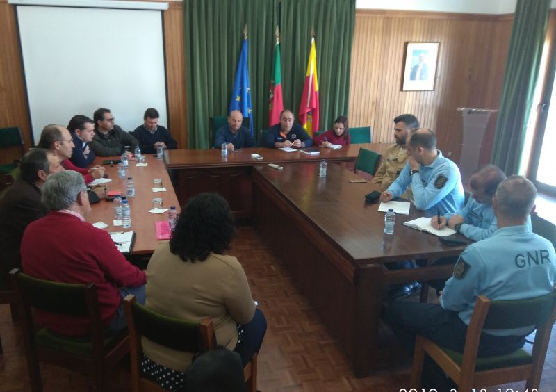 Agentes da proteção civil de Oleiros avaliam limpeza das faixas de gestão de combustível