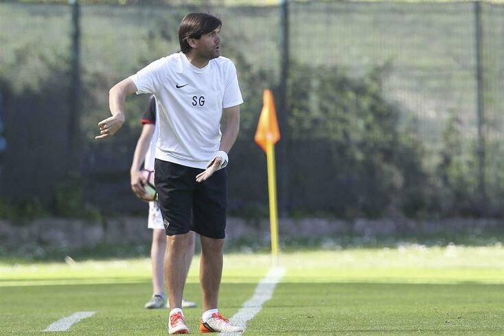 Sérgio Gaminha deixa comando técnico do Benfica e Castelo Branco 