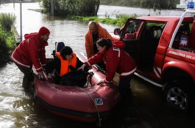 Mau tempo: 400 operacionais apoiam três concelhos do Baixo Mondego