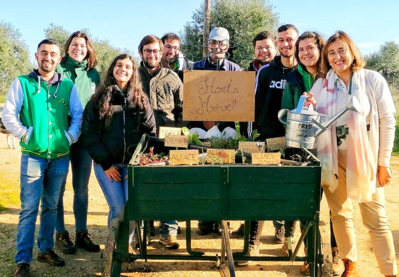 Alunos de agronomia da Escola Agrária de Castelo Branco criam horta móvel
