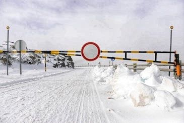 Mau tempo: Neve já cortou estradas na Serra da Estrela