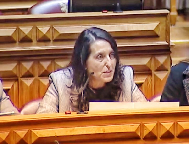 Covid-19: Deputada do PSD de Castelo Branco questiona Ministro da Educação se as Câmaras Municipais vão ser ressarcidas do material informático investido e concedido aos alunos carenciados 