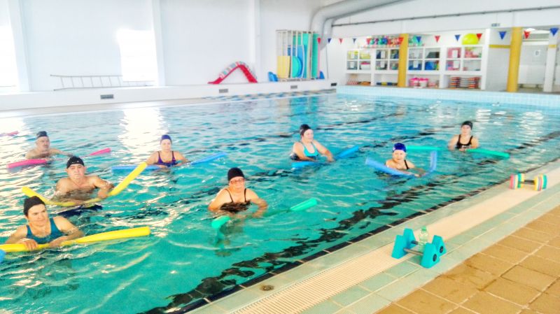 Piscina coberta de aprendizagem com inscrições abertas para turma de natação de recuperação em Vila de Rei 