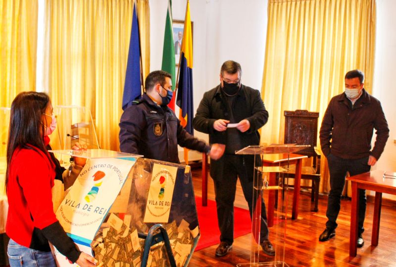 Sorteio de Natal premiou com 2 500 euros 15 consumidores do comércio local Vilarregense