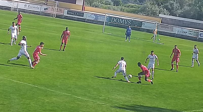 Benfica e Castelo Branco perde com o Condeixa em casa por 1-2	