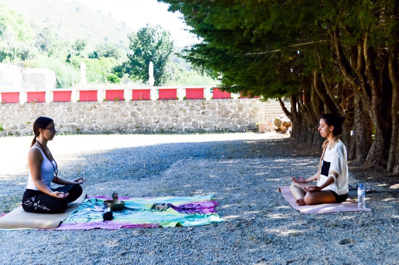 Yoga ajuda a respirar ar puro na Serra da Gardunha 
