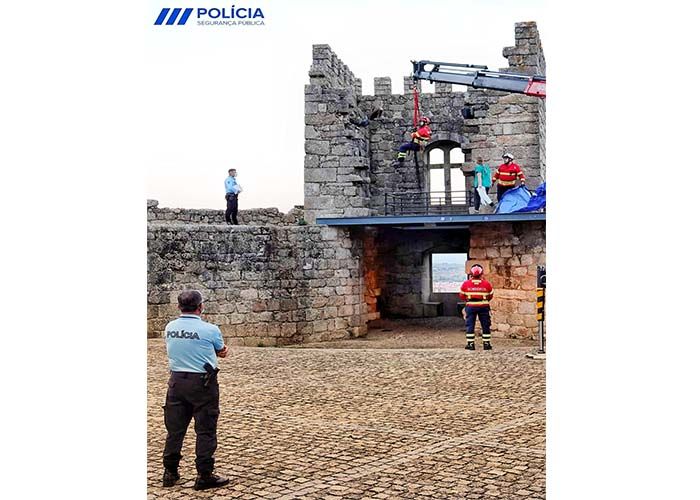 Castelo Branco: PSP aciona Bombeiros para resgate de Grifo na torre do Castelo