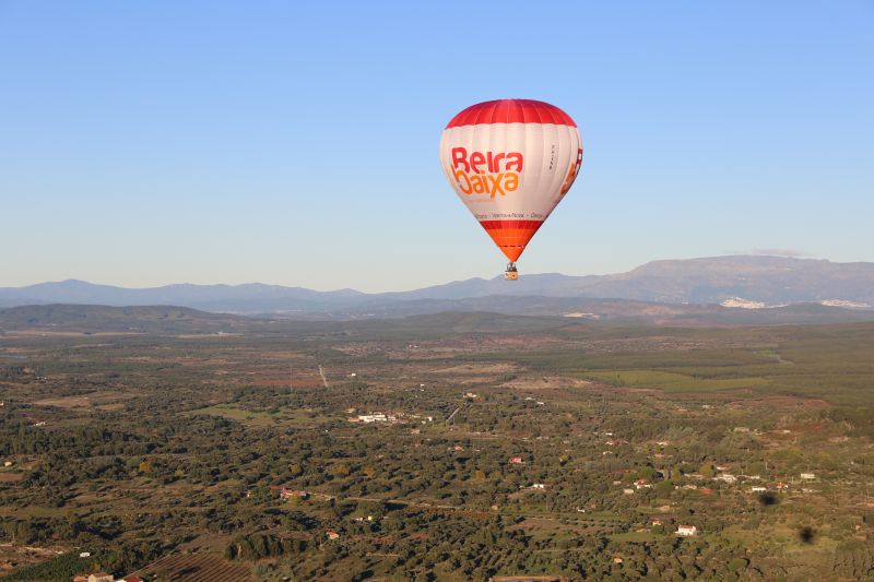 Balonismo: 12 balões de ar quente sobrevoaram céus de Penamacor


