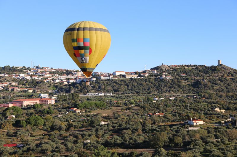 Balonismo: 12 balões de ar quente sobrevoaram céus de Penamacor

