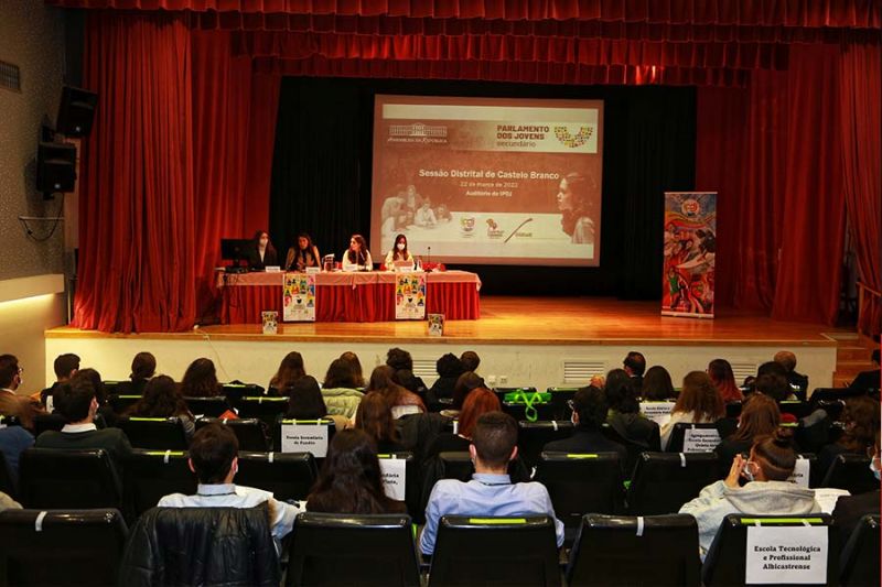 Eleitas as Escolas e deputados que representam o Círculo Eleitoral de Castelo Branco na Sessão Nacional