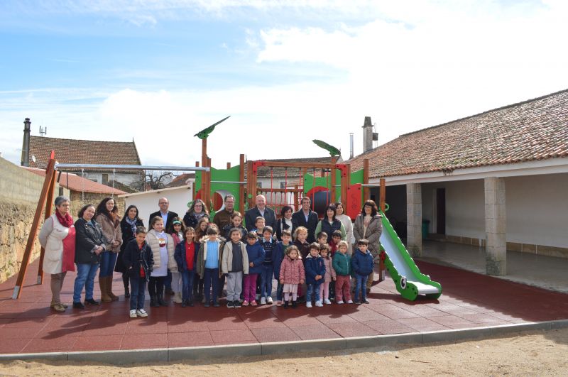 Castelo Branco: Escola da Lardosa tem novo Parque Infantil com segurança reforçada 