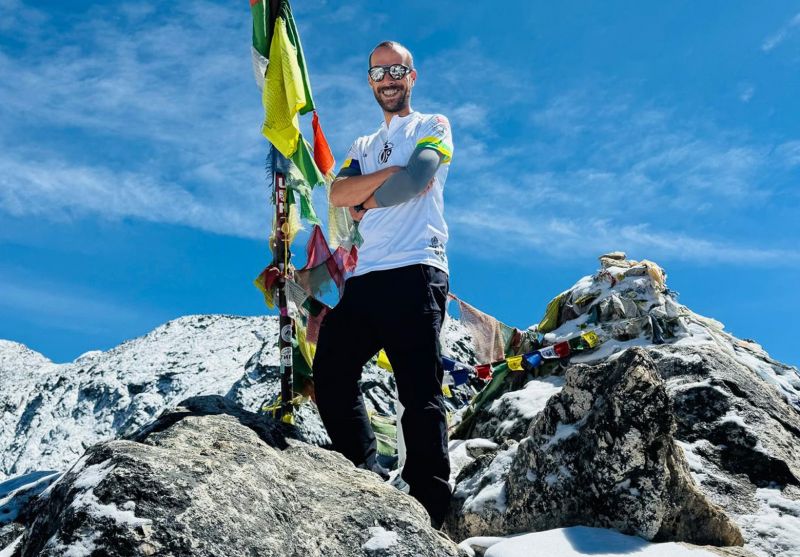 Atleta proensence leva brasÃ£o do concelho aos picos do Evereste
