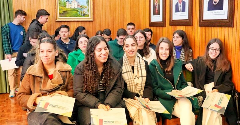 Alunos oleirenses receberam Bolsas de Estudo para o Ensino Superior