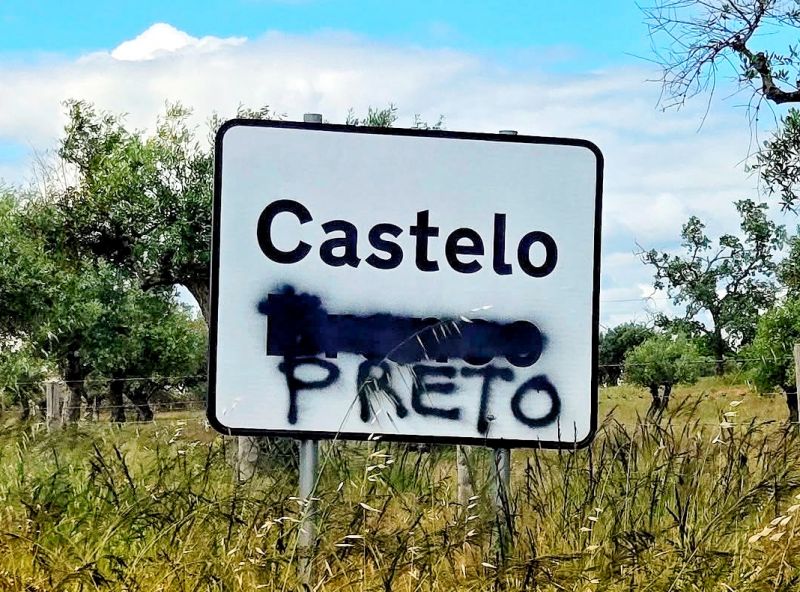 placa-de-entrada-em-castelo-branco-vandalizada-com-spray