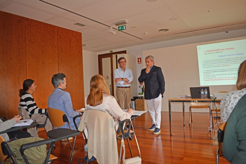 rydyo-municypio-forma-funcionyarios-da-autarquia-e-das-juntas-de-freguesia-do-concelho-na-yarea-da-contratayyo-pyblica----