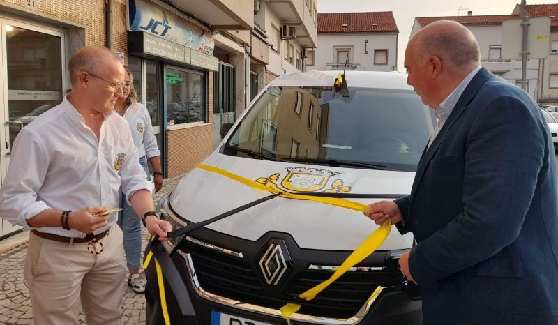 Castelo Branco: Município oferece carrinha à Associação do Bairro do Cansado