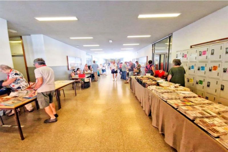 Escola Básica de Castelo Branco recebeu 3º Encontro Nacional de Colecionadores e 2ª Feira do Livro Usado 
