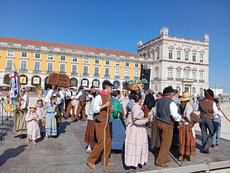 rancho-folclyrico-de-oleiros-presente-no-1-desfile-etnogryafico-da-acrl--
