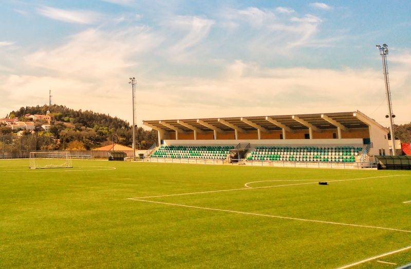 requalificayyo-e-modernizayyo-do-campo-desportivo-municipal-de-vila-de-rei-lanyadas-a-concurso-pyblico