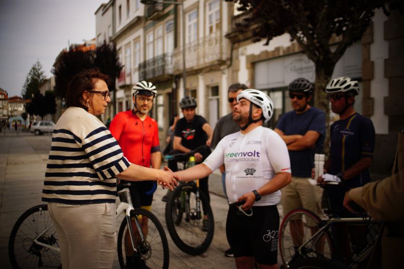 castelo-branco-tiago-cayyo-passa-pelo-distrito-em-volta-a-portugal-de-6-mil-kms-em-bicicleta-para-apelar-yz-mudanya-na-mobilidade-urbana--