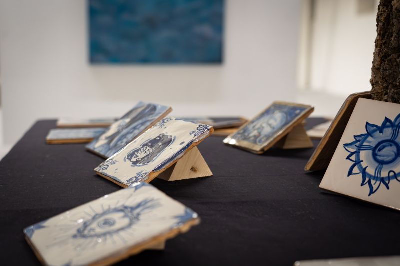 Castelo Branco: Fábrica da Criatividade expõe “Celebration Boxxie – Azulejos Clássicos e Contemporâneos, Óleos Esquisitos e Fofinhos”
