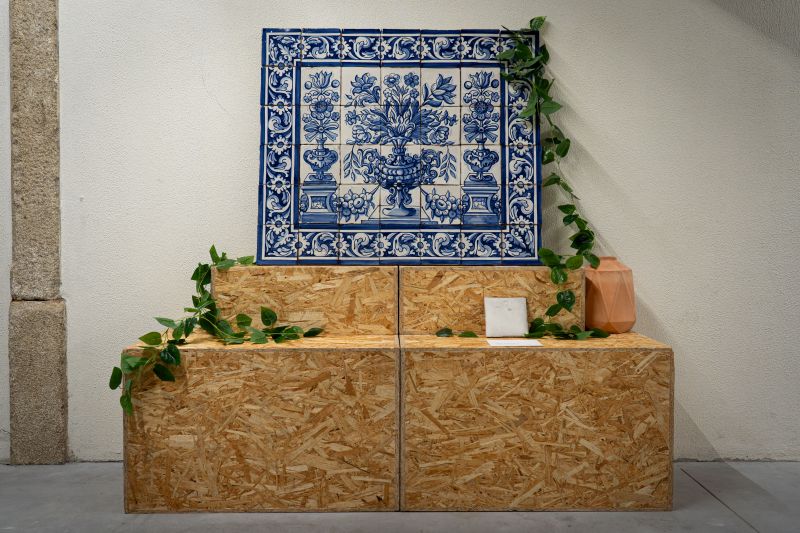 Castelo Branco: Fábrica da Criatividade expõe “Celebration Boxxie – Azulejos Clássicos e Contemporâneos, Óleos Esquisitos e Fofinhos”
