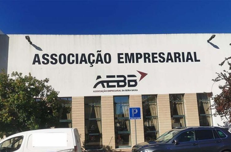 AEBB promove formação de Primeiros Socorros e Inglês gratuita em Ol.eiros