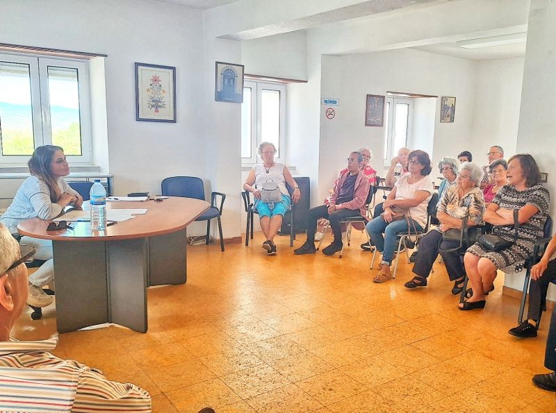 Projeto “Viv'Aldeia” explicou “Complemento Solidário” a idosos de Vila de Rei
