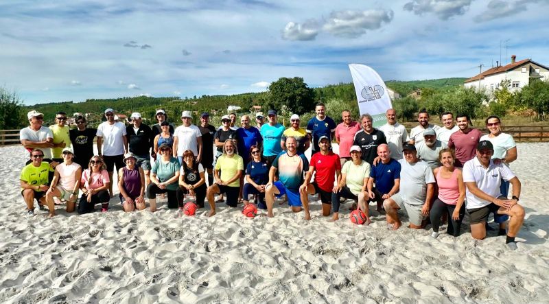 proenya-a-nova-professores-da-apef-em-formayyo-no-campo-de-areia-da-praia-fluvial-da-aldeia-ruiva--