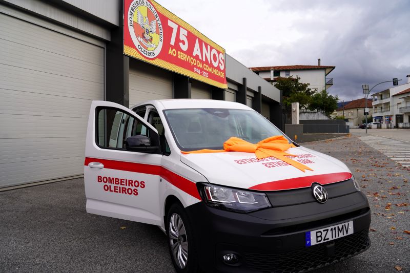 oleiros-bombeiros-adquirirem-nova-viatura-integralmente-paga-pela-associayyo-humanityaria