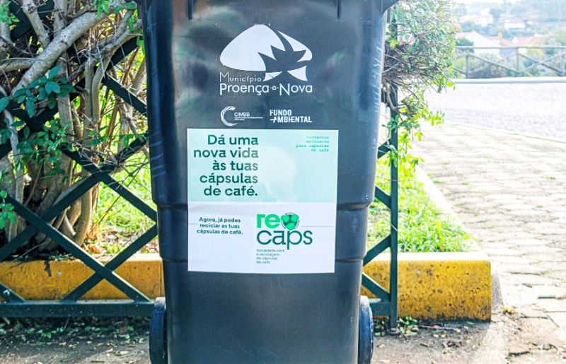 novos-capsulyes-promovem-reciclagem-responsyavel-no-municypio-de-proenya-a-nova--
