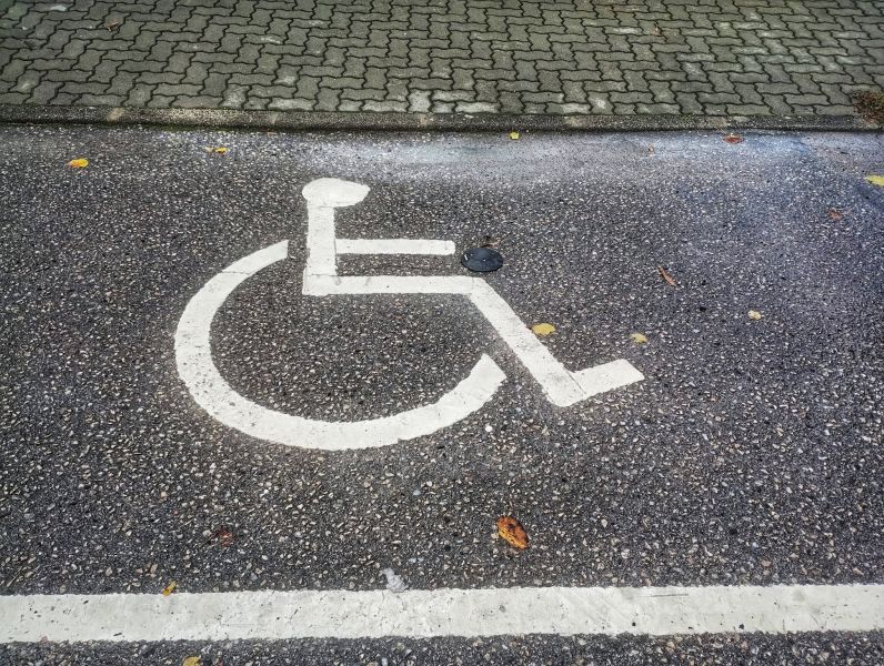 sensores-em-lugares-de-estacionamento-para-pessoas-com-mobilidade-condicionada---instalados-em-vila-de-rei---