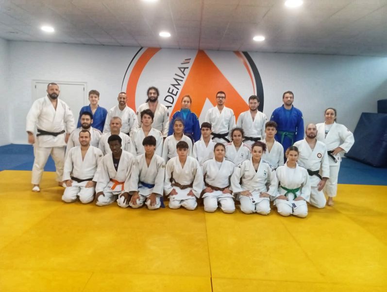 castelo-branco-academia-de-judo-recebeu-estyagio-tycnico-e-treino-de-competiyyo-associativos